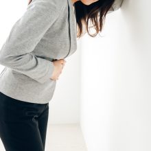 過敏性腸症候群とは？多くの若い女性が悩むお腹の症状（腹痛・下痢・便秘）の病気